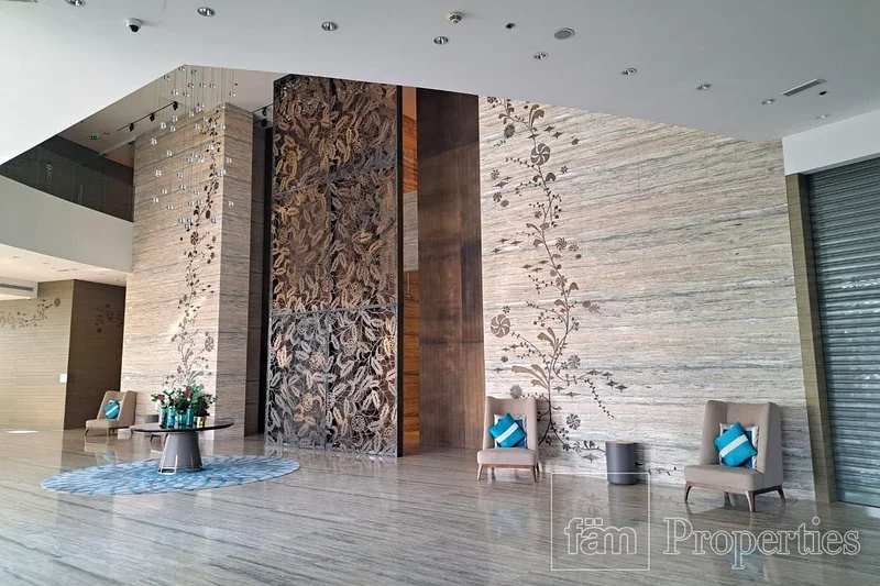 Spacious Unit| Unfurnished| Prime Location63968005940099112