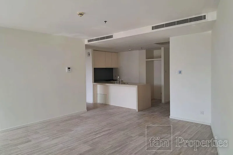 Spacious Unit| Unfurnished| Prime Location63968005940099113