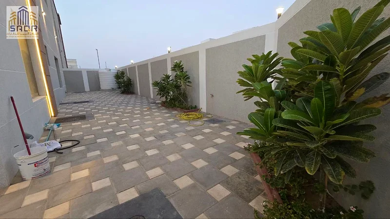 Corner villa on two streets, ready for occupancy, all inclusive / freehold / no annual service fees63913437961475113