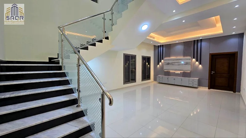 Corner villa on two streets, ready for occupancy, all inclusive / freehold / no annual service fees63913437961475114