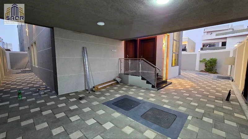 Corner villa on two streets, ready for occupancy, all inclusive / freehold / no annual service fees63913437961475112
