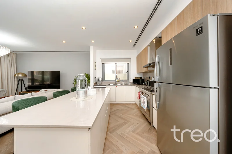 Vacant On Transfer | Negotiable | Big Plot64046222580994113