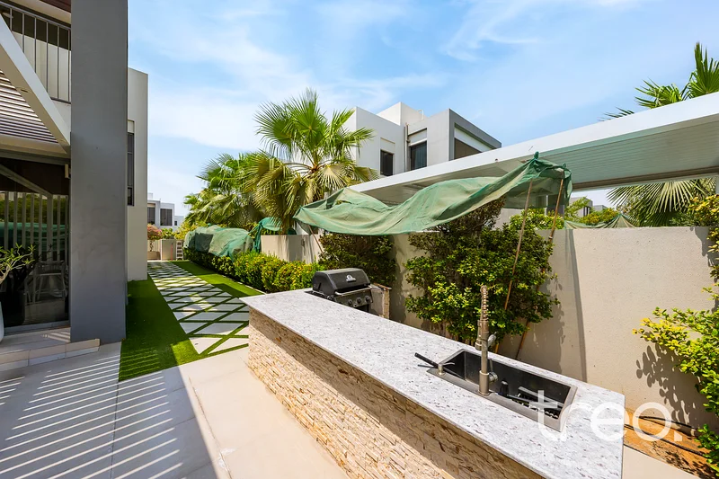 Vacant On Transfer | Negotiable | Big Plot64046222580994112