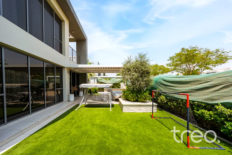 Vacant On Transfer | Negotiable | Big Plot64046222580994111
