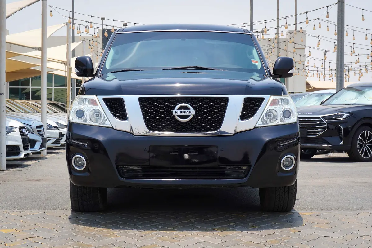 Nissan Patrol 2013 — photo 1 of 20