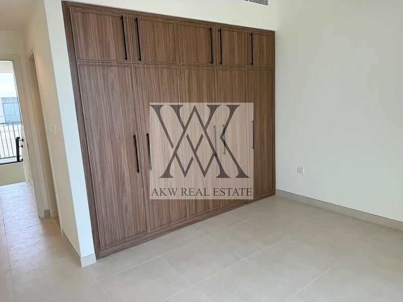 جديد بالكامل - منزل بثلاث غرف نوم + غرفة خادمة - هادئ ومتصل63737640975491114