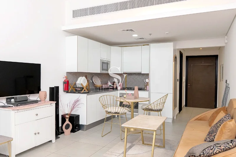 Furnished | Pool View | Vacant | Close to exit63778669748226112