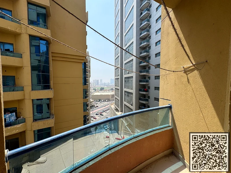 شقة فارغة من غرفتين وصالة مع غرفة خادمة للبيع في برج الخور – موقع متميز63870880908545113