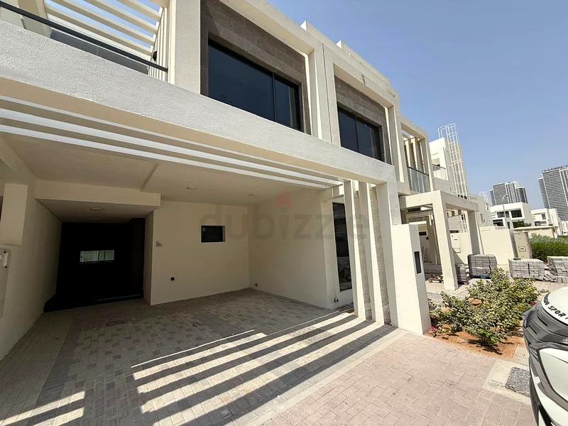 WOW  FIRST TENANT VACANT BRAND NEW 3 BDRM VILLA ,FITTED APPLIANCES IN DAMAC HILLS  DHS   DHS 215K.63738297847811110