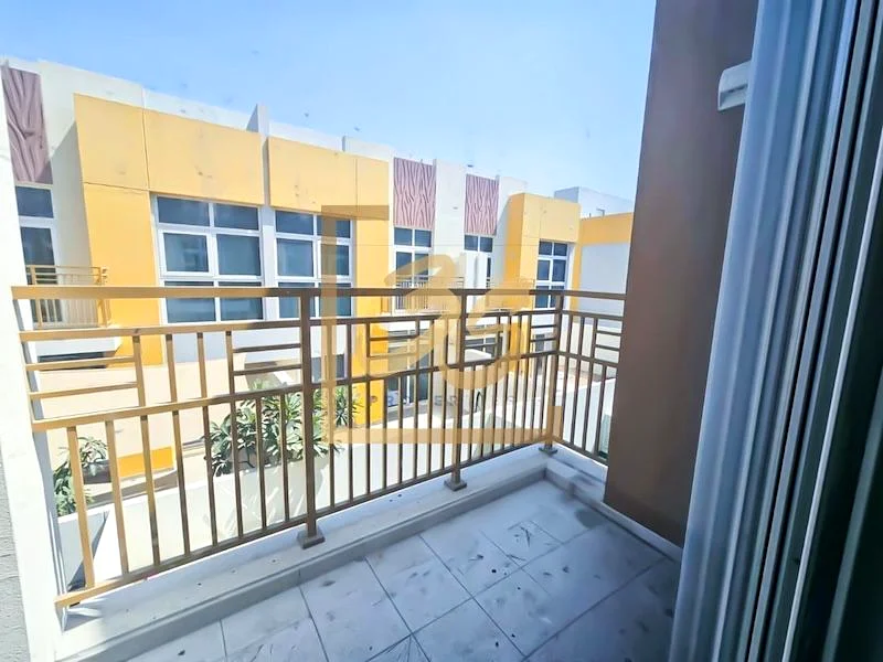 Single row | Backing Park | Call Now64003366157827112