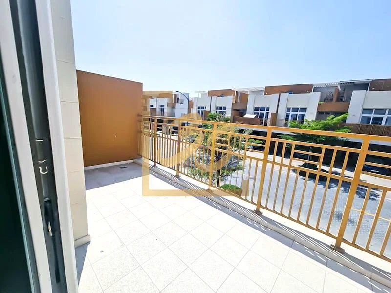 Single row | Backing Park | Call Now64003366157827111