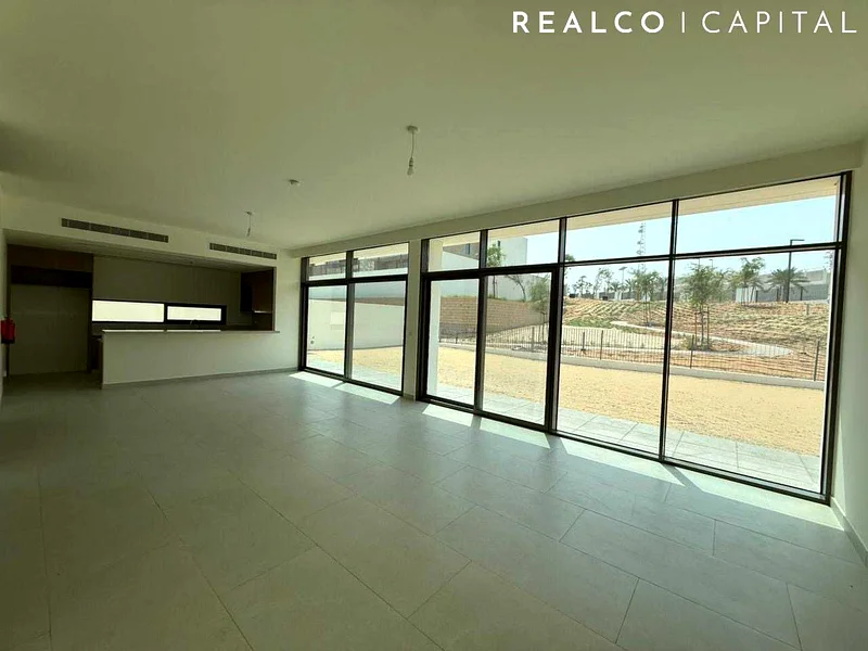 فيلا منفردة بصف واحد في الزاوية | نوع D63762702031233110
