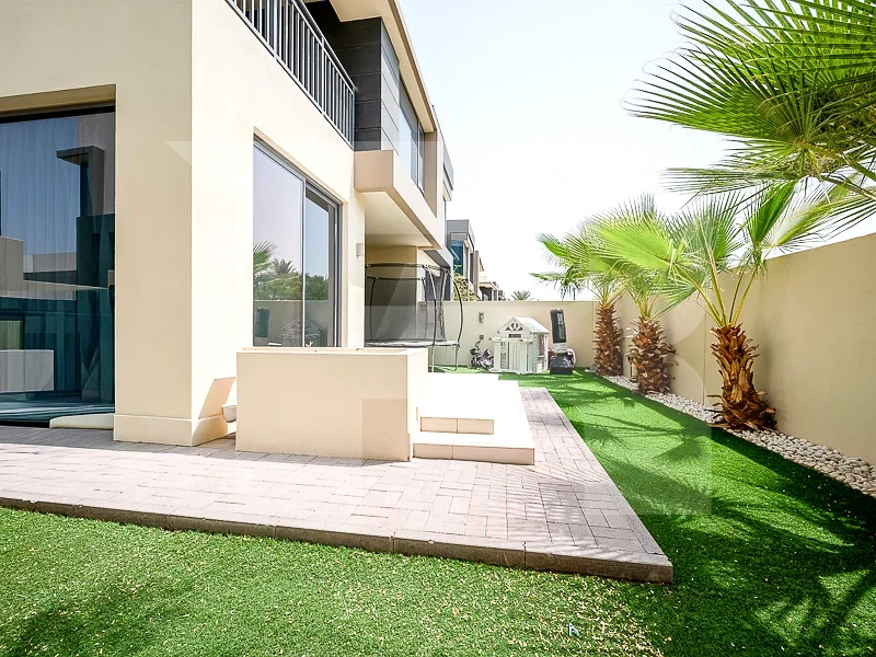 Luxury Living | Corner Unit | Modern Layout64045900875778111