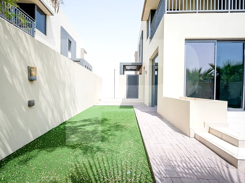 Luxury Living | Corner Unit | Modern Layout64045900875778112
