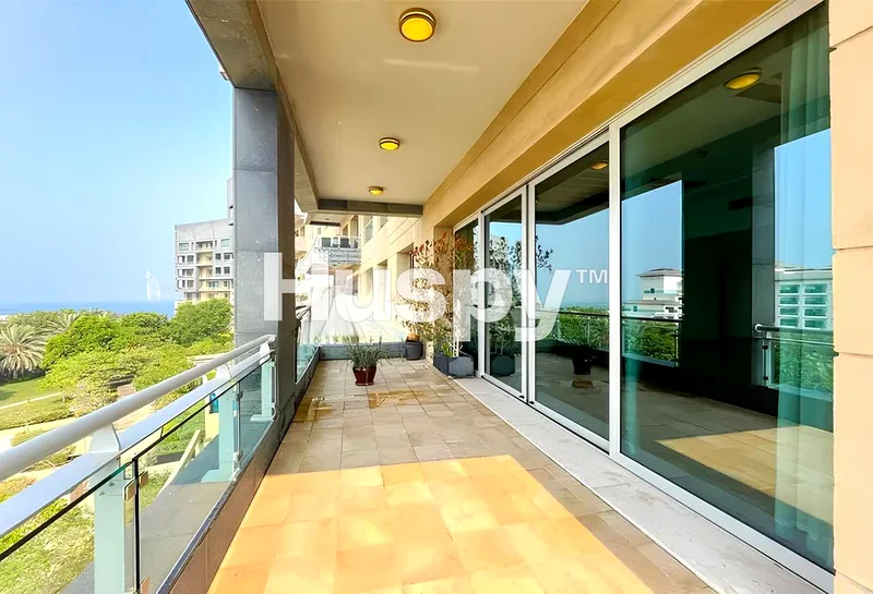 Sea View | Beach Access | Vacant on Transfer64009773801219111