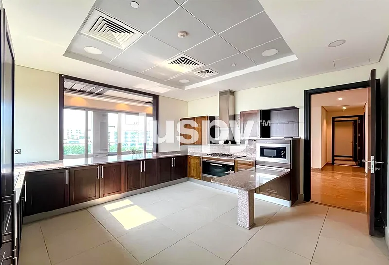 Sea View | Beach Access | Vacant on Transfer64009773801219112