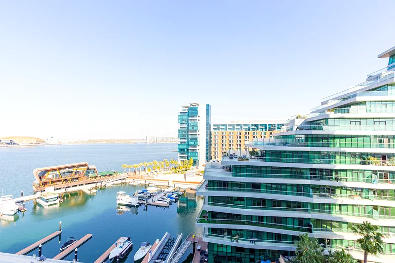Spacious 2BR | Stunning Sea View | Tenanted63851672454145114