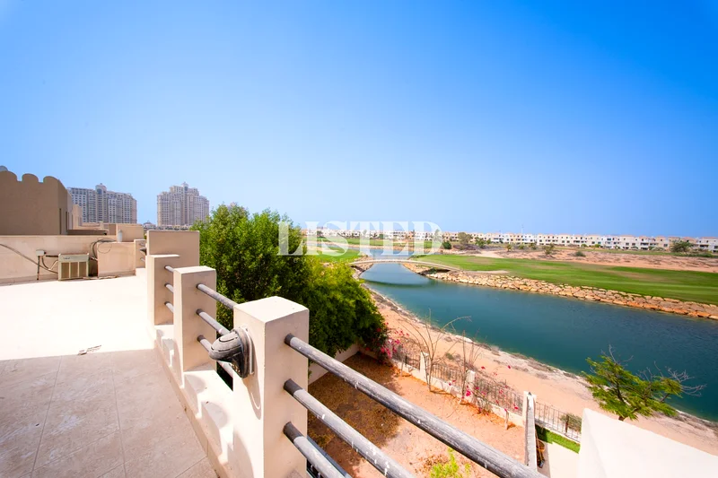 منظر على البحيرة | منزل عائلي رائع مكون من 4 غرف نوم | منزل متصل63814264828034110