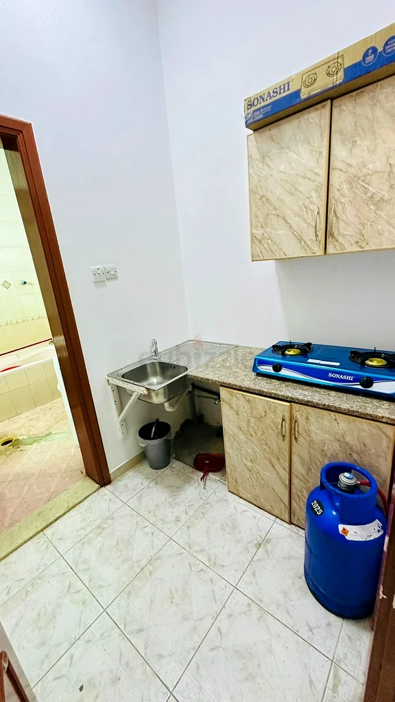 شقة متوفرة في الشارقة الرفاع63624552175363112