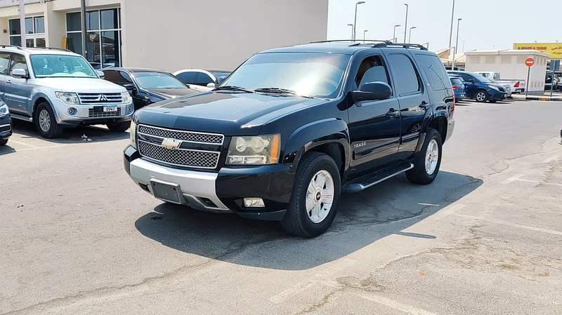 CHEVROLET TAHOE 2011 GCC Z71 FULL OPTION WITH SUNROOF LEATHER SEATS CROSS CONTROL VERY CLEAN CAR63700662359298113