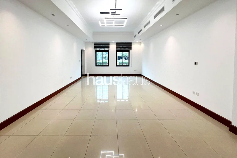 مرآب | غير مفروش | بجوار نخيل مول64007437966594110