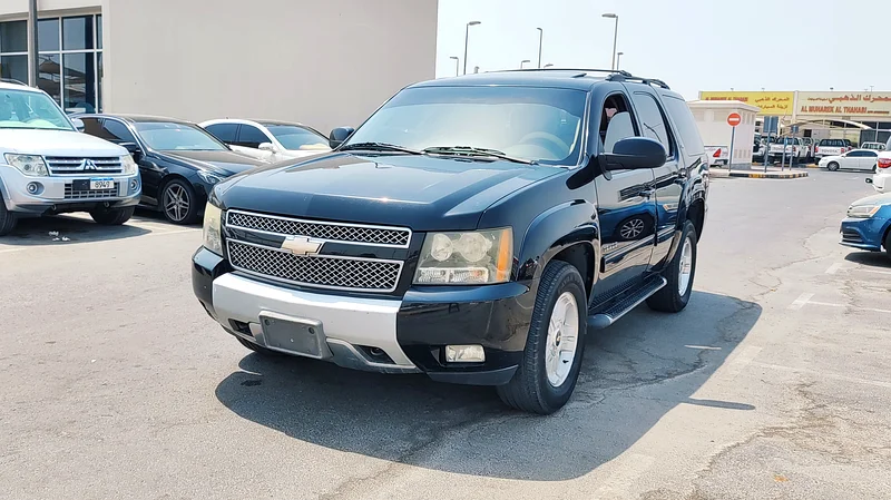 CHEVROLET TAHOE 2011 GCC Z71 FULL OPTION WITH SUNROOF LEATHER SEATS CROSS CONTROL VERY CLEAN CAR63700662359298111