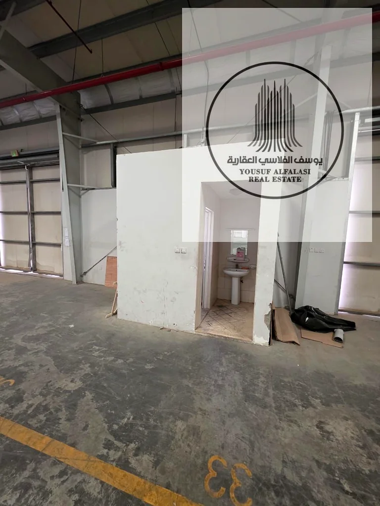 For rent in Al Sajaa Industrial Area space 45,000 square electricity 50 kw price 2,475,000 dirhams storage only63622638695426111