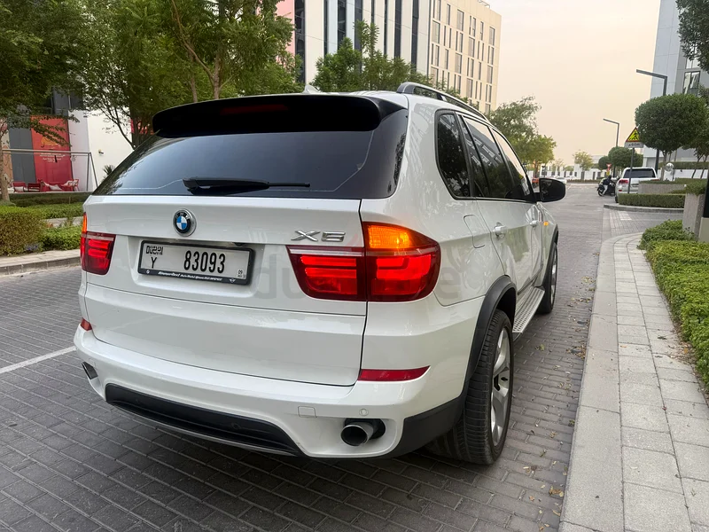 بي إم دبليو X5 2012 - سيارة دفعٍ رباعي عائلية محفوظة بشكل جيد63699052904193110