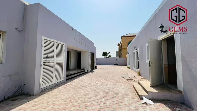 الطابق الأرضي | غرفة الخادمة | حديقة منسقة63724415696385113