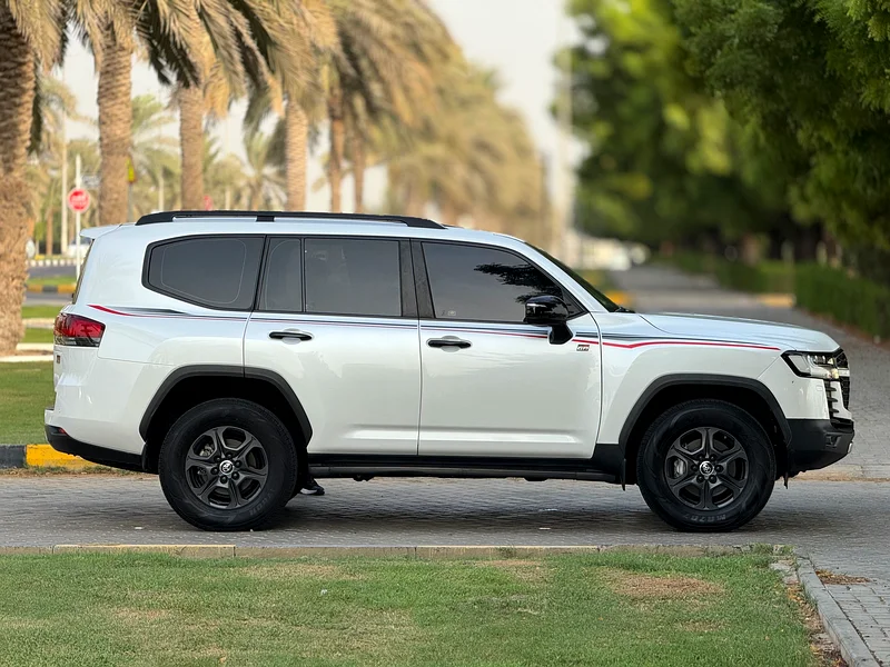 تويوتا لاند كروزر G.R SPORT موديل 2023 خليجى فل اوبشن صبغ وكاله بحاله الوكاله مفتاحين الوكاله63700380299521114