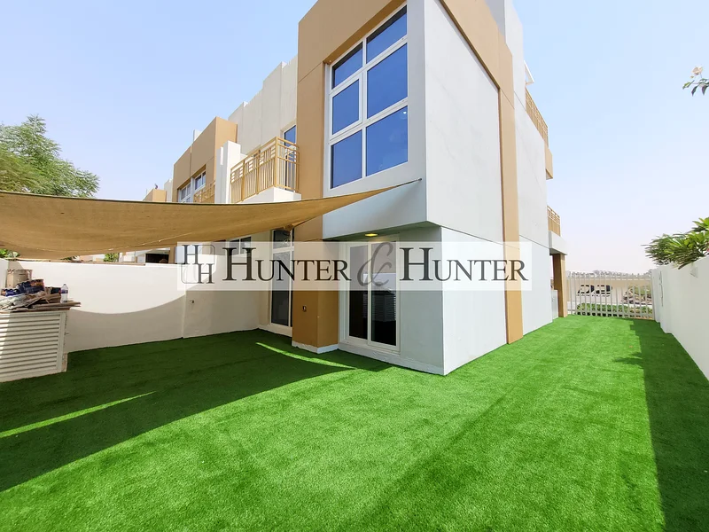 VACANT | END UNIT | TERRACE ACCESS | FURNISHED64003366167937110