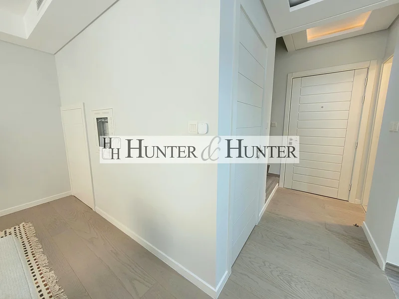 VACANT | END UNIT | TERRACE ACCESS | FURNISHED64003366167937113