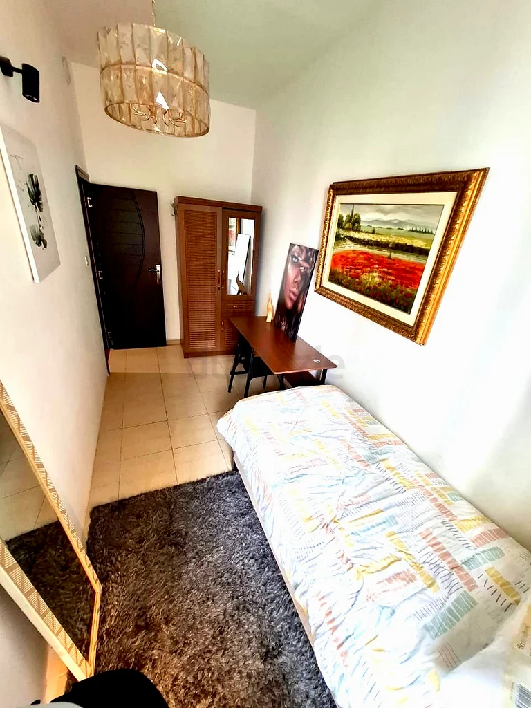 Spacious bright partition for a single person63796471868419110