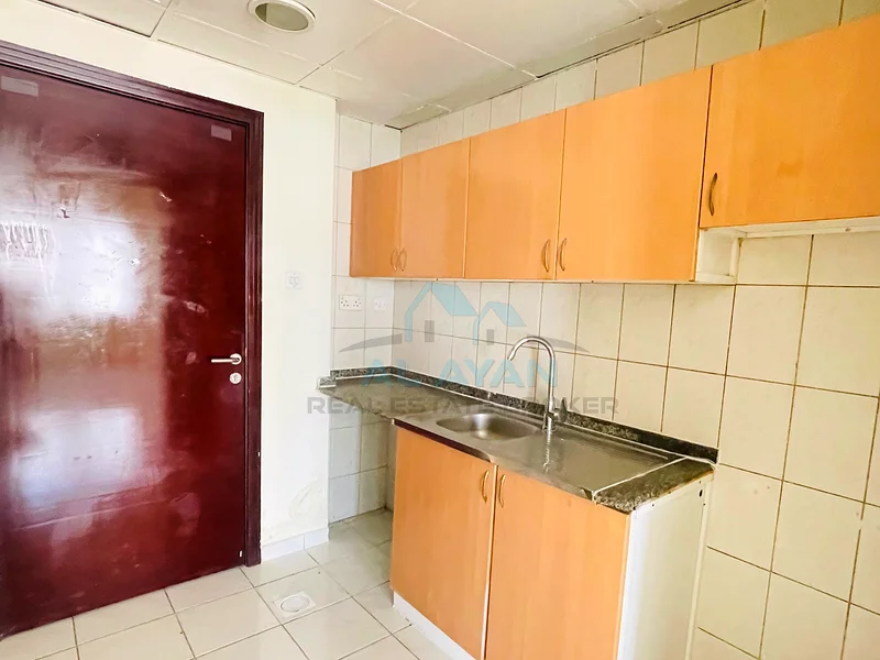 شقة بستوديو مع شرفة للإيجار في كلاستر إيطاليا63741807957635112