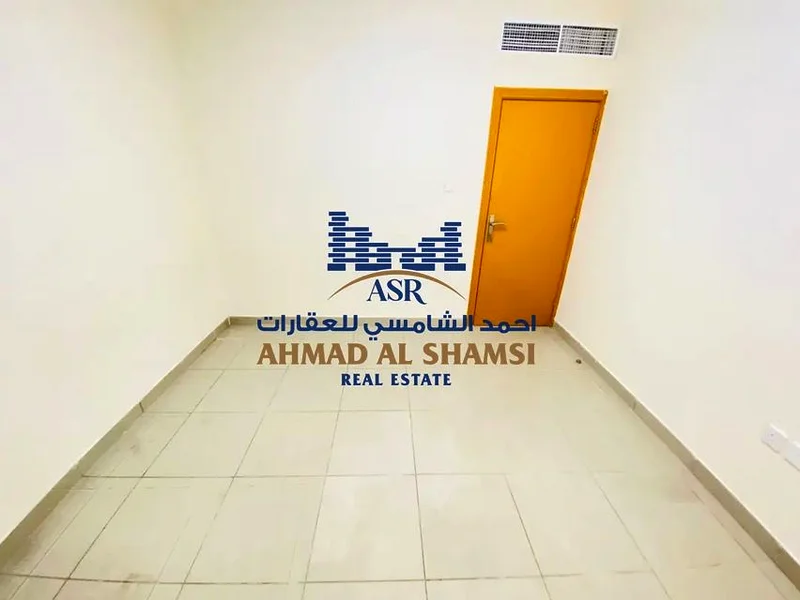 شقة 2 غرفة نوم || شرفة || خزائن ملابس || مقابل مول الصحراء || جاهزة للانتقال فورًا63707321613955114
