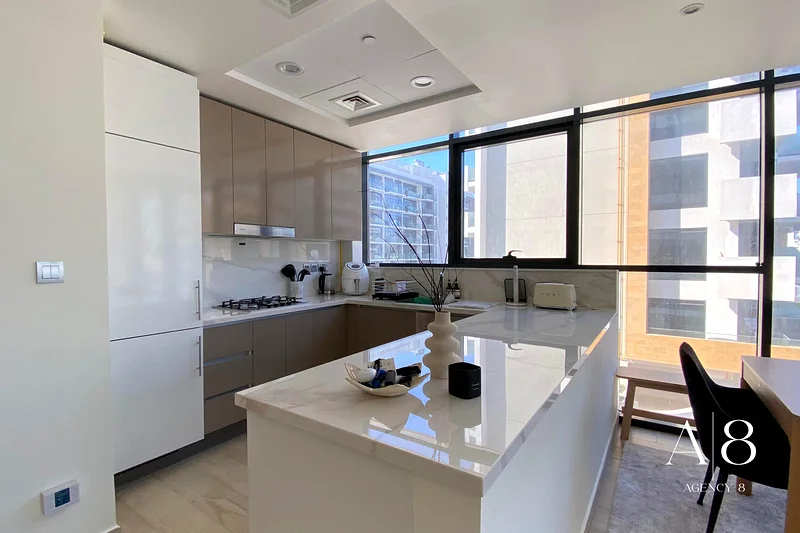 Corner Unit |  Blvd and Lagoon View | Tenanted63976127837570113