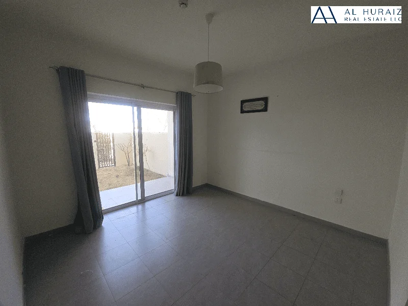 فناء خلفي كبير | شقة واسعة | الطابق الأرضي63805480425218114