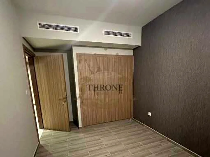 Near To Amenities | Vacant | Modern Style | RE-M Layout64005978985217111