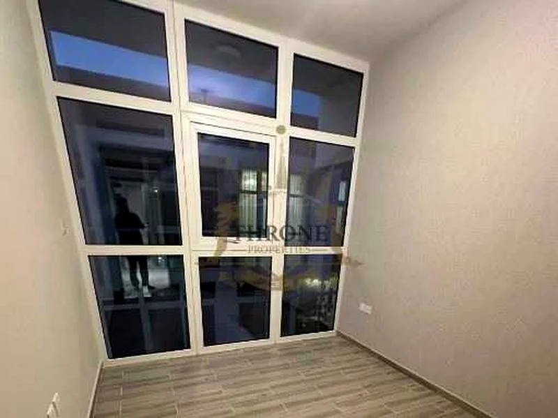 Near To Amenities | Vacant | Modern Style | RE-M Layout64005978985217114