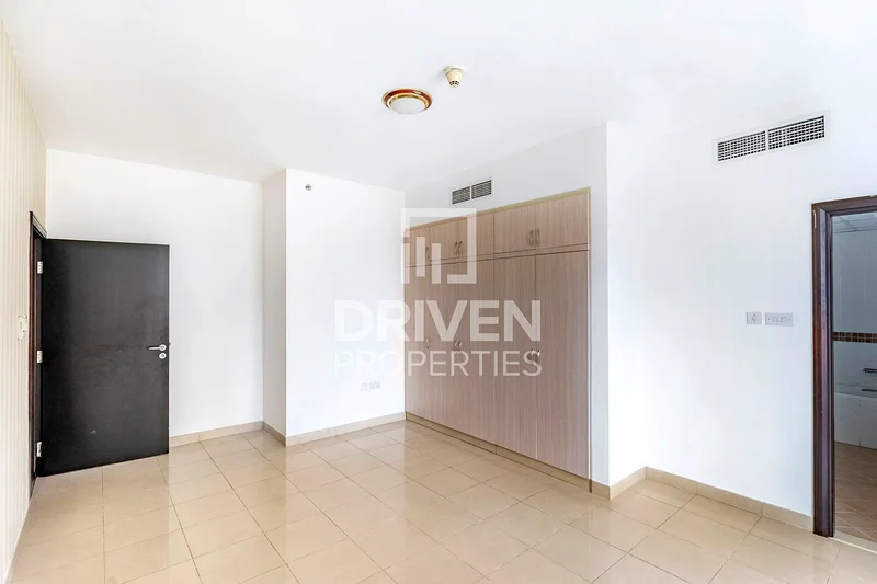 Vacant | Commodious Layout | Close to Mall63773536769538114