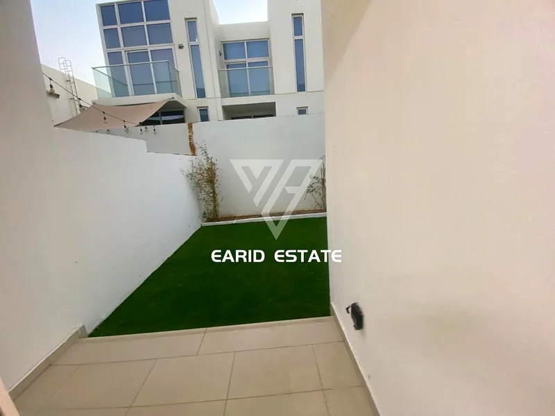 Single Row | Well Maintained | L Shape Garden63740771454083112