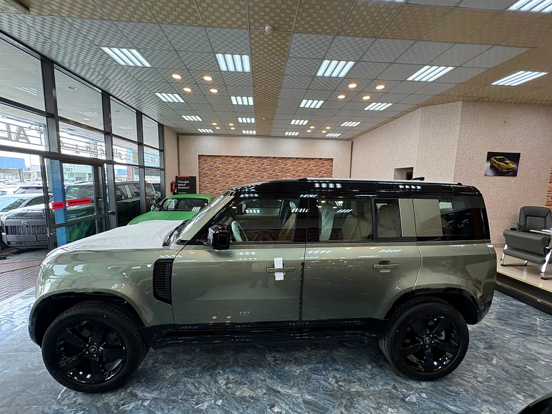 Land Rover defender 110 X DYNAMIC HSE 7 SEATS63700287427330113