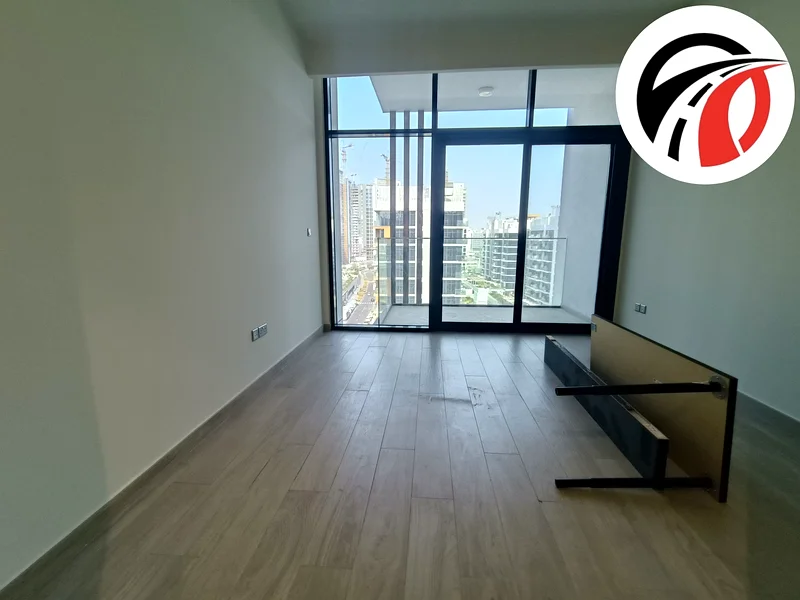 أكبر تخطيط مع إطلالة مذهلة على المسبح وشقة بدون رسوم تشيلر63802986839810114