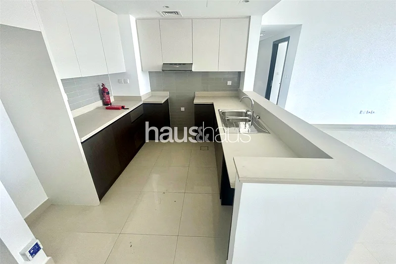 Vacant Soon | Park View | Spacious Layout64026744086019113