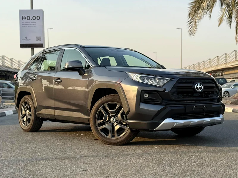 Toyota rav4 adventure gcc specs under warranty full history service original paint63699051853827113
