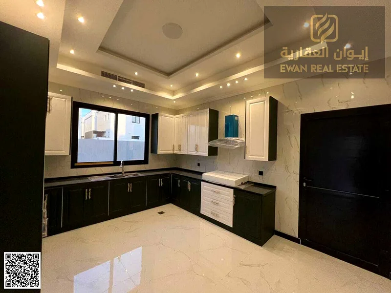 فيلا للبيع // /مساحة واسعة 5 غرف ماستر // سطح63908032990723114