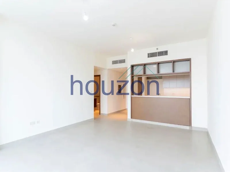 شقة جديدة بالكامل بـ 3 غرف نوم + غرفة خادمة | طابق عالي | شاغرة63759932656769110