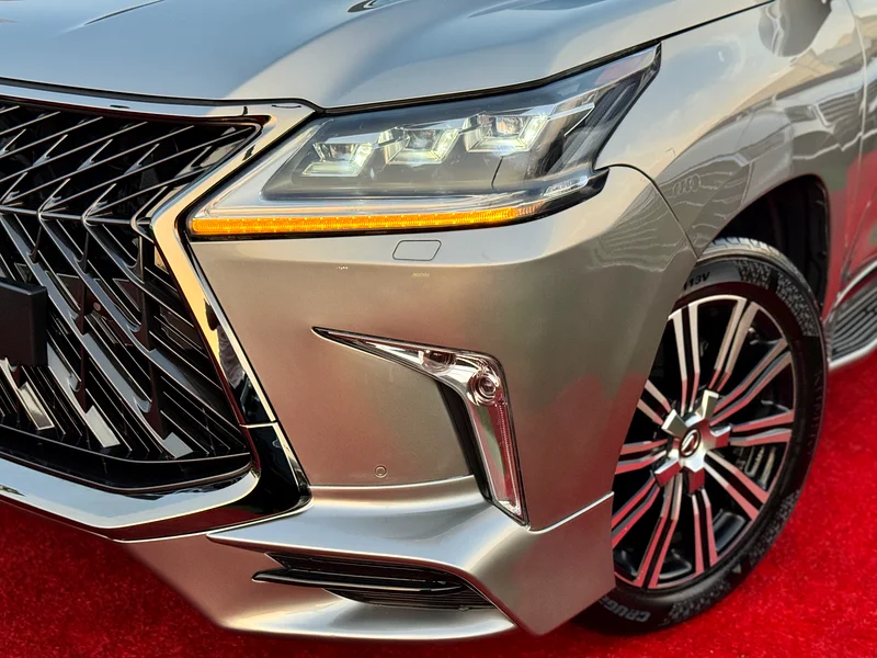 لكزس LX 570 Platinum S 2018 بحالة الوكالة التامة وسعر عرض ممتاز.63699024551937113
