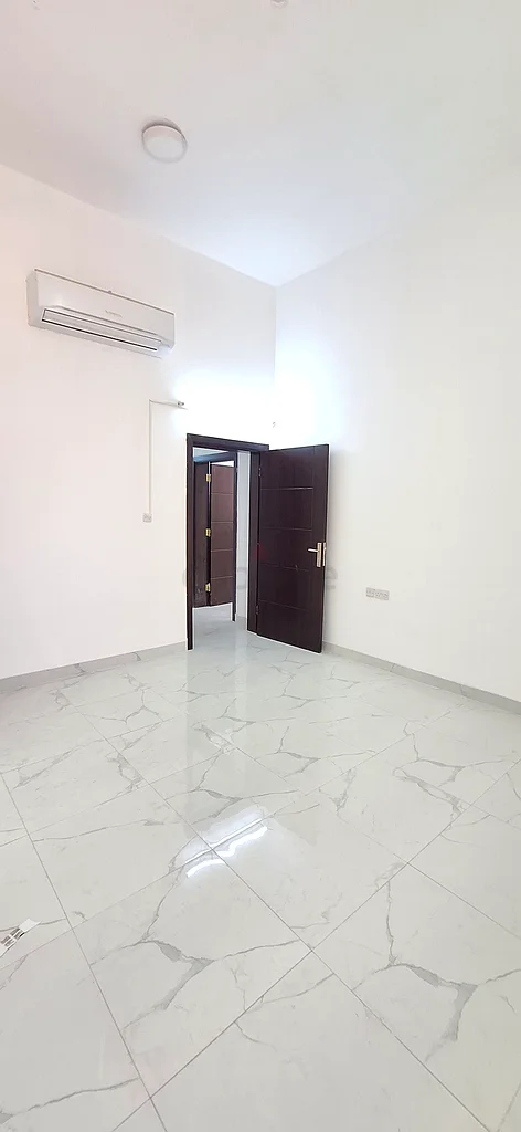 غرفة واسعة متوفرة للإيجار في منطقة بني ياس63796471679746112