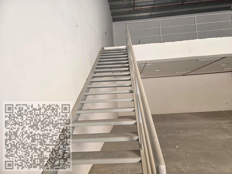Warehouse with Mezzanine for Rent – Al Jurf Industrial Area 2, Ajman 🔹  An ideal space for storage or clean commercial activities – located in a key64074344010371113